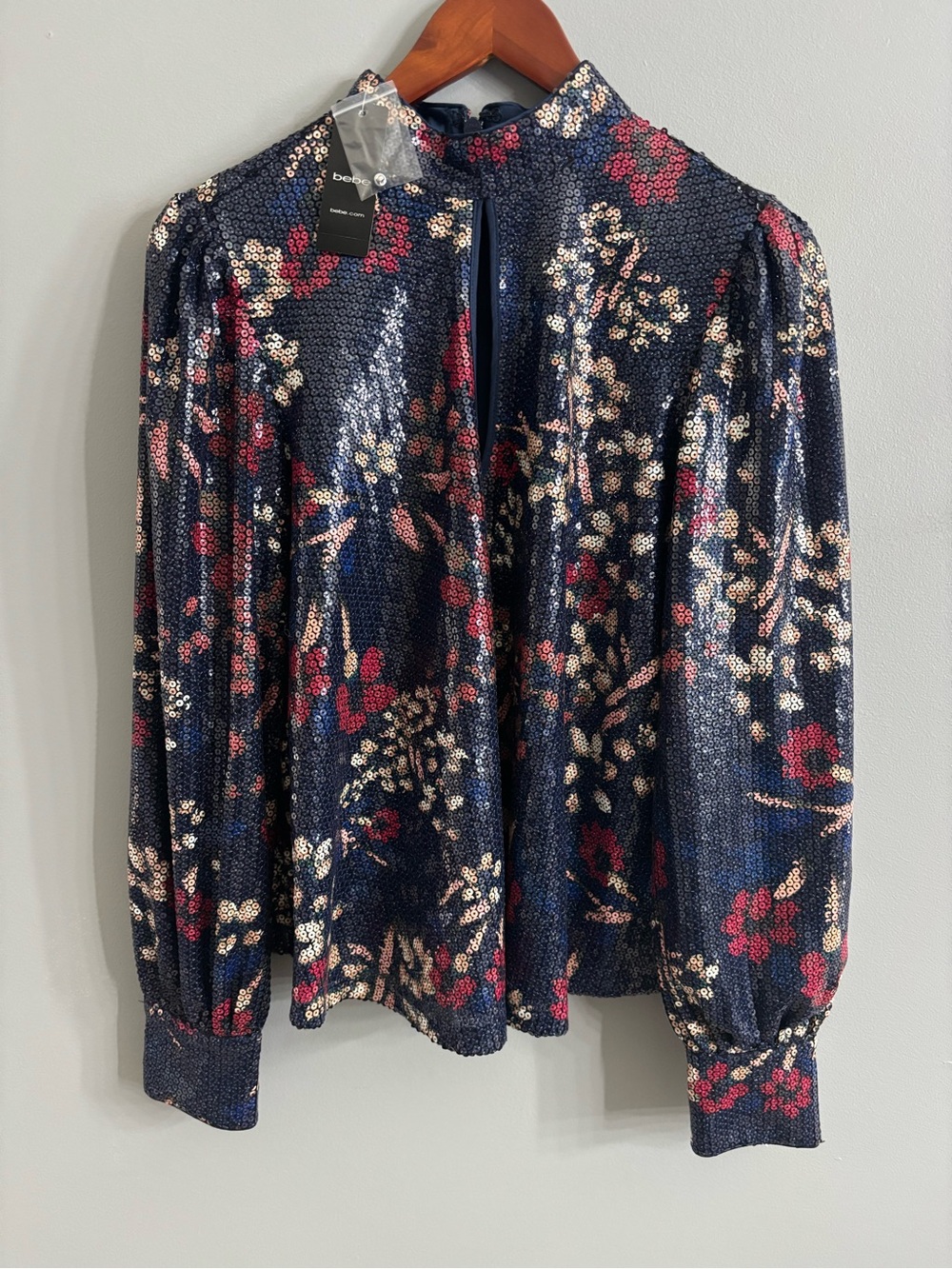 2010s era bebe NWT Sequin Long Sleeve Party Top Glam McBling Keyhole S